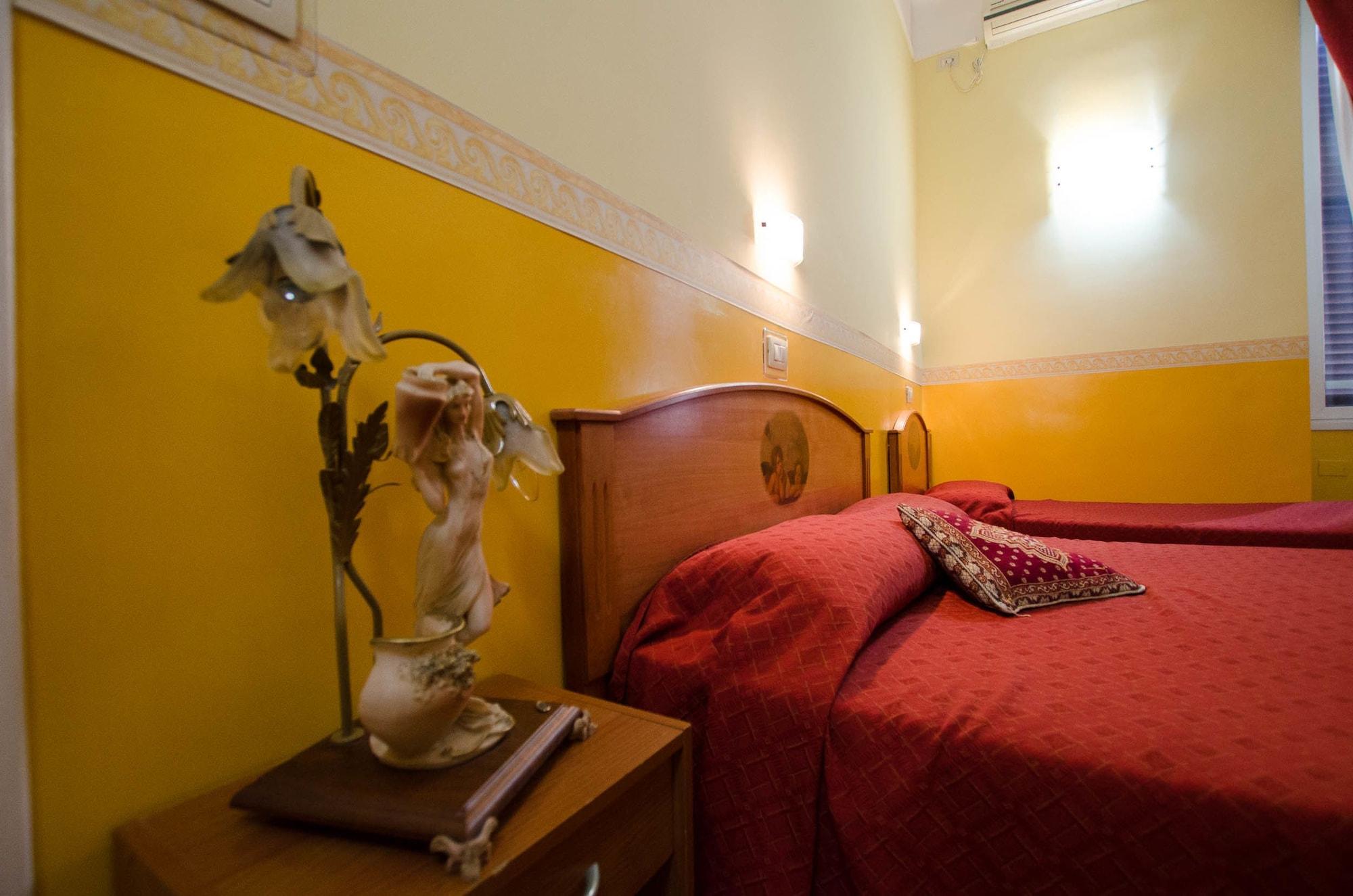 Hotel Cherubini